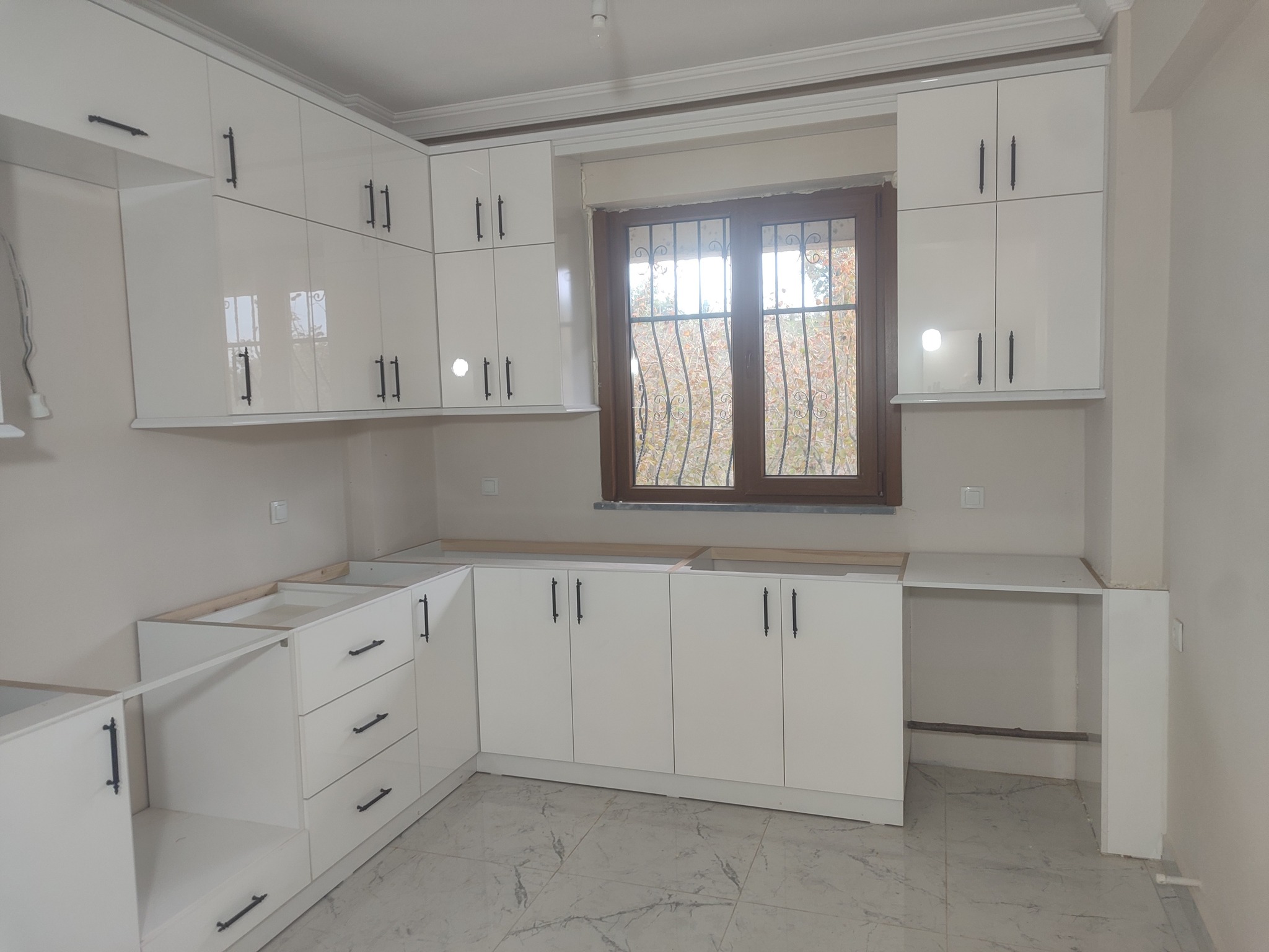 Beyaz Mutfak Dolabı